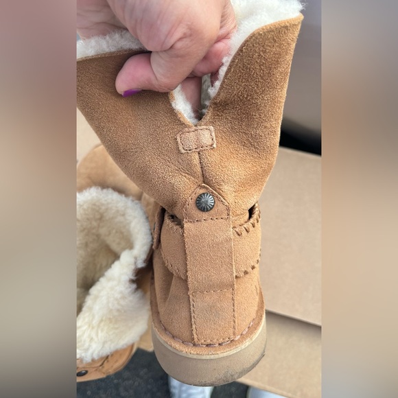 UGG boots in perfect condition. - Picture 4 of 11